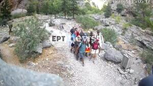 Χανιά: Επιχείρηση διάσωσης μοναχού που έχασε τις αισθήσεις του στο φαράγγι της Σαμαριάς (βίντεο)