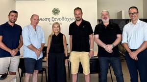 Συνάντηση της Σέβης Βολουδάκη με εκπροσώπους του τουριστικού κλάδου των Χανίων