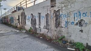 "Υποχώρησε ο σοβάς, βγήκαν έξω τα σίδερα στη γέφυρα επί της Καζαντζίδη"