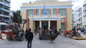 Στους δρόμους οι αγρότες της Κρήτης - Δίνουν ραντεβού στην Περιφέρεια