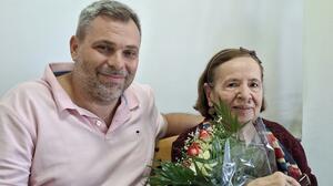 Η Αλκυόνη Παπαδάκη στο Δημοτικό Γηροκομείο Χανίων: Μια συνάντηση με τις λέξεις και τη ζωή!