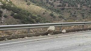 Μικρής έκτασης κατολισθήσεις στο δρόμο Ηράκλειο - Πύργος – Έπεσαν πέτρες στο οδόστρωμα