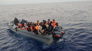 Ασταμάτητες οι αφίξεις μεταναστών στην Κρήτη: Τρεις συλλήψεις για τις καραβιές στους Καλούς Λιμένες