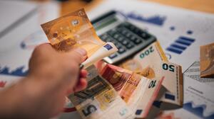 Φοροδιαφυγή: "Μπόνους" για όσους ζητούν αποδείξεις - Ποια κίνητρα πέφτουν στο τραπέζι