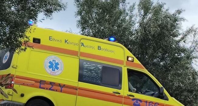 Πάτρα: Αυτοκίνητο «καρφώθηκε» σε δέντρο – Τέσσερις τραυματίες