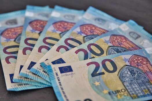 Επιδόματα: Ενίσχυση 300 ευρώ σε χήρες 60 ετών και άνω