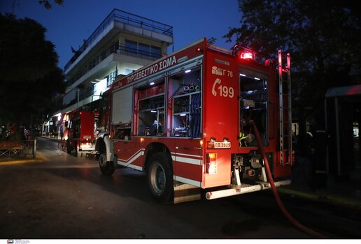 Υπό έλεγχο η φωτιά σε ισόγειο κατάστημα στο Παλαιό Φάληρο - Εκκενώθηκε προληπτικά πολυκατοικία