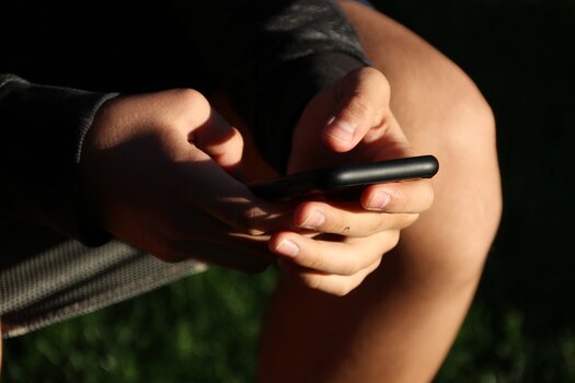 Μενίδι: 21χρονος ανέβαζε βίντεο κρατώντας κυνηγετική καραμπίνα στα social media και συνελήφθη