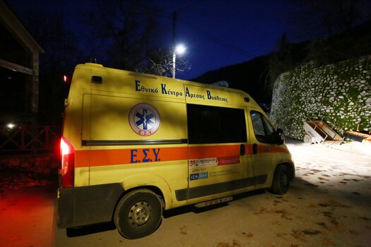 Τρόμος στην Αθήνα: Αυτοκίνητο «εισέβαλε» σε καφετέρια