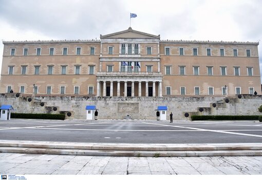 Στη Βουλή το νομοσχέδιο για τους δημόσιους υπαλλήλους