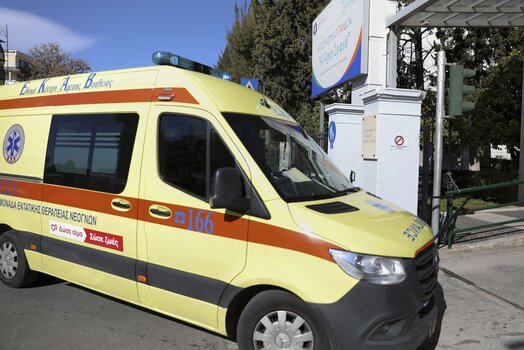 Νεκρός οδηγός αυτοκινήτου μετά από τροχαίο στη Λεωφόρο Λαυρίου 