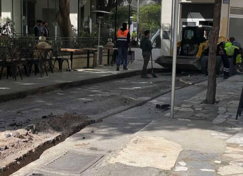 "Οπτικές ίνες το πρωί της Κυριακής, στην πλατεία Αγίας Αικατερίνης - Με ποια λογική;"