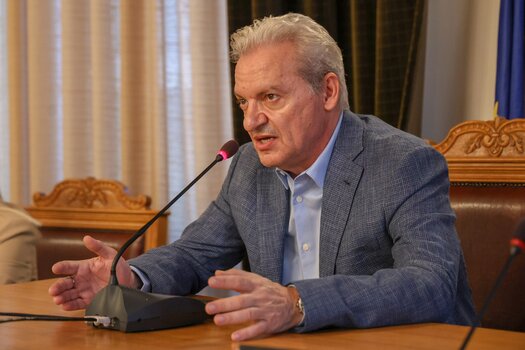 Δημοτικό Συμβούλιο: Απών, λόγω ασθένειας, ο Αλέξης Καλοκαιρινός