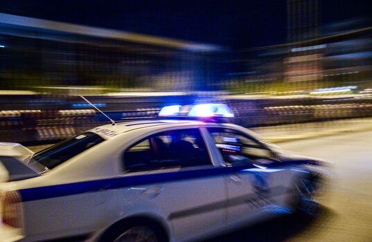 Συνελήφθη ο άνδρας που επιτέθηκε με τσεκούρι σε αστυνομικούς στους Αμπελόκηπους