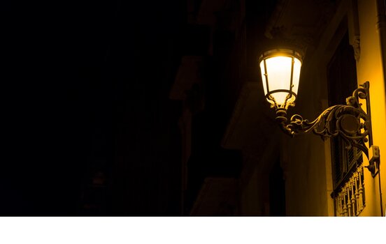 Κορακοβούνι: Οι καινούργιες λάμπες… καήκαν πριν προλάβουν να φωτίσουν!