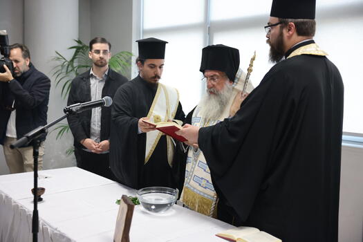 Αρχιεπίσκοπος Κρήτης: «καλύτερα να τρώμε, παρά να τρωγόμαστε» - Βίντεο