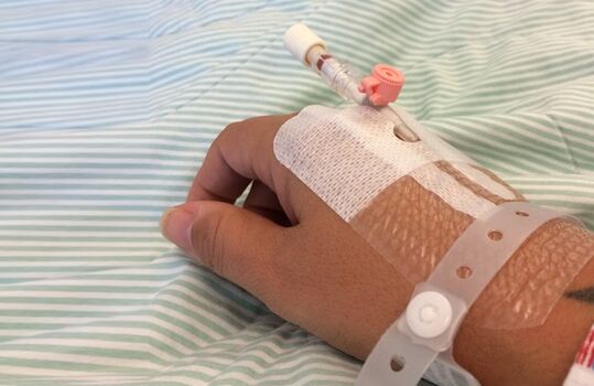 Λέσβος: Αγωνία για 30χρονη που νοσηλεύεται με μικροβιακή μηνιγγίτιδα στη ΜΕΘ