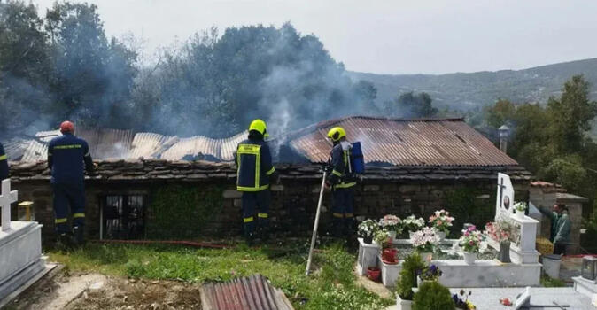 Φωτιά σε νεκροταφείο στα Ιωάννινα: Στις στάχτες το οστεοφυλάκιο, - Φωτογραφίες