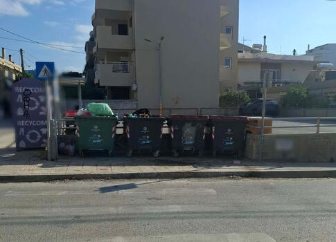 Οι κάδοι απορριμμάτων επέστρεψαν, όχι όμως και της ανακύκλωσης