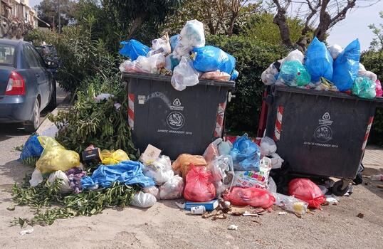 "Πνιγμένοι στα σκουπίδια" στη Θέρισσο