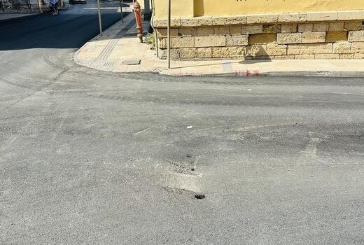 Λίγες ημέρες μετά την ασφαλτόστρωση, εμφανίστηκαν τρύπες στο δρόμο
