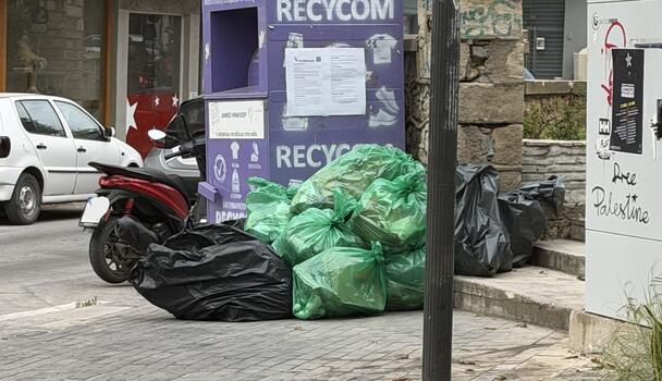 "Μειώθηκαν τα δρομολόγια, αυξήθηκαν τα σκουπίδια"