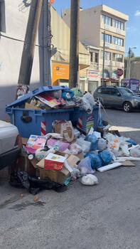 «Ξεχείλισαν οι κάδοι από τα σκουπίδια...»