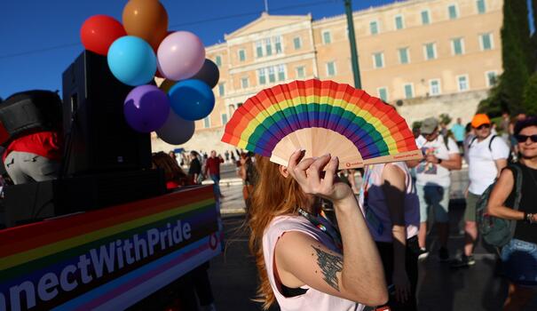 Athens Pride: Πλήθος κόσμου στο πολύχρωμο κέντρο της Αθήνας