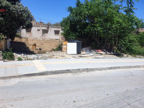 "Τα πεζοδρόμια τελείωσαν, τα μπάζα έμειναν" 