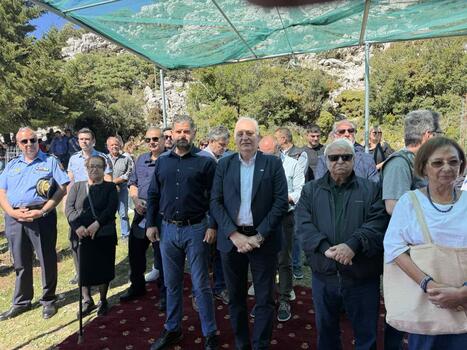 Με συγκίνηση και λαμπρότητα ο τριπλός εορτασμός στον Ομαλό για το Άγιο Πνεύμα, τη Φύση και την Αντίσταση