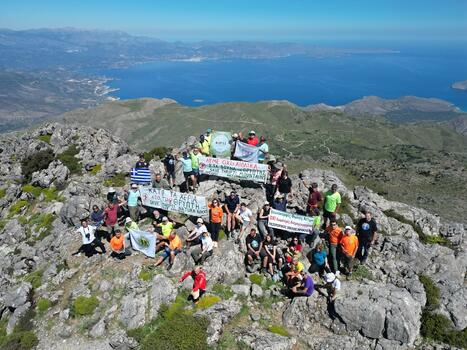 Ανάβαση - διαμαρτυρία στην κορυφή Αφέντη Εσταυρωμένου της Θρυπτής 