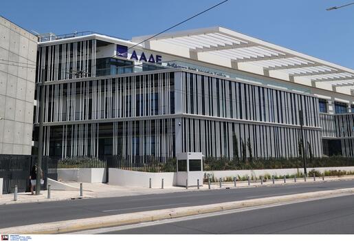 Πρόστιμα της ΑΑΔΕ και 48ωρα λουκέτα σε Σαντορίνη και Νάξο