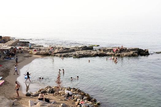 Βουτιές δροσιάς στον κόλπο του Δερματά 
