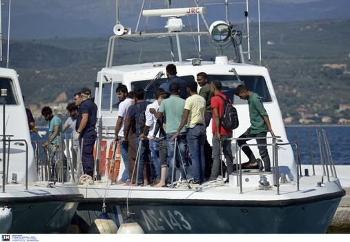 Χειροπέδες σε δύο ανήλικους διακινητές για τις «καραβιές» στην Ιεράπετρα