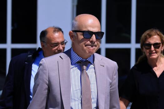 Δίκη για τα Τέμπη: Επεισόδιο του πατέρα της Μάρθης με συγγενείς μηχανοδηγών 