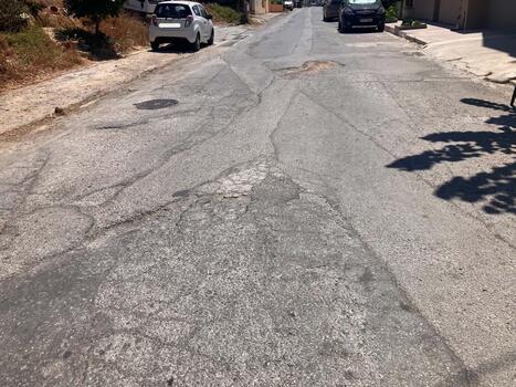 Δειλινά: “Πέρασαν τις οπτικές ίνες, έμεινε με μπαλώματα και λακκούβες ο δρόμος”