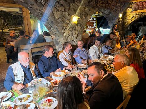 Δείπνο στο Ψυχρό… σε θερμό κλίμα για το ΠΑΣΟΚ!