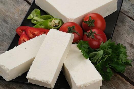 Ακριβαίνει κι άλλο η φέτα - Οι παράγοντες που εκτοξεύουν το κόστος