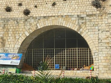 Άστεγος, Παραλιακή λεωφόρος