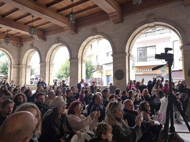 Δέντρο Ελπίδας, Λότζια