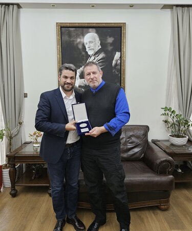 με σημανδηρακη