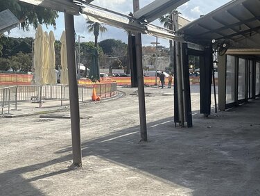 Πλατεία Ελευθερίας, πλάκες