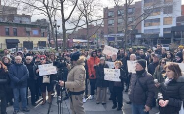 συγκεντρωμένοι στην Αστόρια 