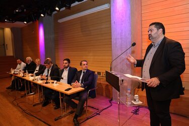 Σύσκεψη, Σ. Τζεδάκης