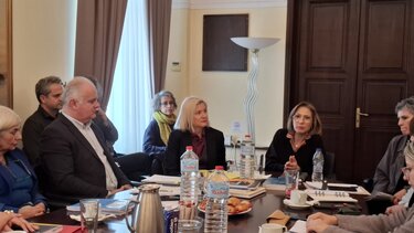 Αποκεντρωμένη Διοίκηση, Σύσκεψη, Οφειλές