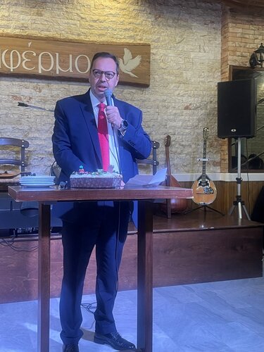 Έκοψαν την πρωτοχρονιάτικης πίτας για τους οι εργαζόμενου του ΟΛΗ