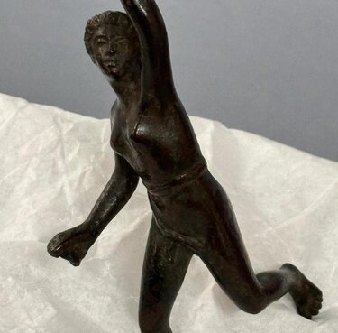 Χάλκινο γυναικείο αγαλμάτιο (3ος αι. π.Χ.)