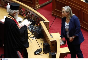 Στέλλα Αραμπατζή, Ορκωμοσία