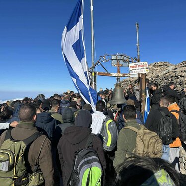 Ψηλορείτης: Χιλιάδες περιπατητές στο εκκλησάκι του Τιμίου Σταυρού