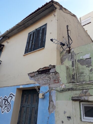 Κατέρρευσε μπαλκόνι σπιτιού στο κέντρο του Ηρακλείου - Και δεύτερο συμβάν σήμανε συναγερμό 